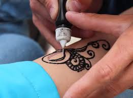 Henna artists work with henna paste, also called mehndi, which dyes the skin for a short period of time. Professional Henna Tattoo Artists For Hire In Austin Epic