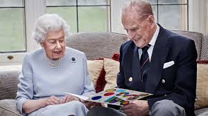 Home » anniversaire mariage » anniversaire de mariage reine elizabeth. Elizabeth Et Philip Lisent Les Cartes De Leurs Arriere Petits Enfants Pour Leurs 73 Ans De Mariage