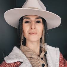 Katie Lanza's Instagram, Twitter & Facebook