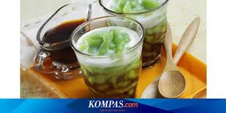 3.setelah matang, sediakan wadah air beserta es batu untuk proses pencetakan cendol agar tidak lengket. Cara Membuat Cendol Di Rumah Tidak Pakai Ribet Halaman All Kompas Com