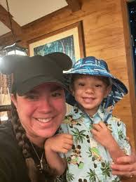 Alex Mounts's Instagram, Twitter & Facebook