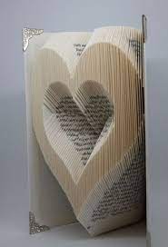 Weitere ideen zu bücher falten, bücher falten vorlage, schablonen. Kunst Gefaltetes Buch Herz 2 Ein Designerstuck Von Faltasterei Bei Dawanda Bucher Falten Vorlage Bucher Falten Falzen