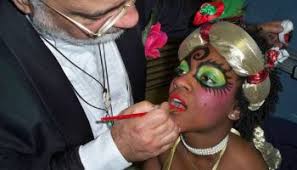 Look way up: Toronto stilt performers stand tall
