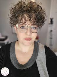 No one can apply their mascara with normal face, I'm convinced Find me a  good mascara application meme 👇👇👇👇