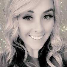 Heather Eads's Instagram, Twitter & Facebook