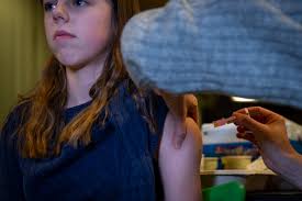 Inenting (ook vaccinatie) is de injectie van een vaccin in het lichaam waardoor het antistoffen zal gaan maken ter voorkoming van een infectieziekte.er bestaan verschillende soorten vaccins. Vaccinatieronde 9 En 12 Jarigen Ggd Zeeland