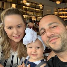 My 18 y/o daughter and I will be making our 3rd trip in 3 years to Waikiki  Beach next March. I'd like to take her for a day trip to another island.