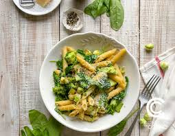 Salteado de lomo con verduras, pasas y almendras. Pasta Con Verduras Salteadas