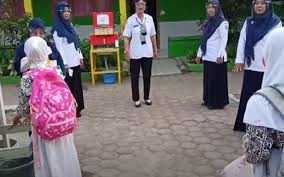 Di bawah ini kami sudah menyiapkan format surat pernyataan penghasilan orang tua ini dalam bentuk microsoft word, tinggal download dan edit sesuai keperluan. Siswa Sd Di Batang Sudah Sekolah Tatap Muka Orang Tua Wajib Buat Surat Pernyataan Bagian 1