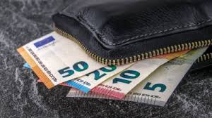 Συνταξιούχοι με συντάξεις χηρείας από το εξωτερικό (διεθνείς συντάξεις οι οποίες εξαιρούνται και από τη μείωση λόγω απασχόλησης . Xiliades Perikopes 35 Se Synta3eis Xhreias Kai Mia E8nikh Synta3h Epibebaiwsh Bn