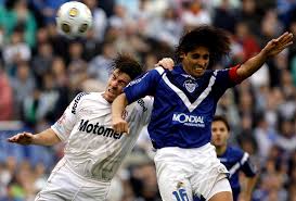 Its supporters are called los quemeros (the burners) because the stadium is located in a former garbage burning area. A 10 Anos Del Polemico Velez Huracan