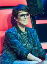 Die besten übergangsfrisuren wir sammelten die besten fotos: Nena Frisur Mit Schragem Pony Setzt Trends Wunderweib