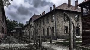 Koncentrační tábor osvětim, symbol nacistické zvůle a bestiality, byl založen roku 1940. V Osvetimi Se Nasla Boticka Ceskeho Chlapce Barrandov Tv
