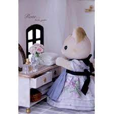 rose 久し振りにバラを制作いたしました 作り方を今までと変えてみたの だからまだ試行錯誤中です カゴも編んで 下に置きました 何を入れようかな バラ ハンドメイド 作り方