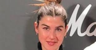 Anna Pasek's Instagram, Twitter & Facebook