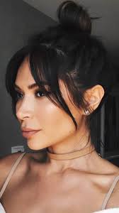 Many black celebrities rock relaxed black locks these days, because relaxed hair looks breathtaking in any simple or sophisticated hairstyle. La Frange La Grosse Tendance Pour Le Printemps 2017 Oserez Vous Caro Vous Met De L Avant 3 Franges Aux Styles In 2020 Hair Styles Hair Styles 2014 Long Hair Styles