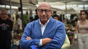 Stasera italia, vittorio feltri contro barbara palombelli: Elezioni Comunali A Milano Vittorio Feltri Guidera La Lista Di Fdi E Meloni Apre A Luca Bernardo Candidato Sindaco La Repubblica