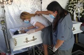 Ada 20 gudang lagu beautiful women in their caskets terbaru, klik salah satu untuk download lagu mudah dan cepat. Tragic Woman 20 Plans Her Own Funeral So She Can Fulfil Last Wish To Die Beautiful World News Mirror Online
