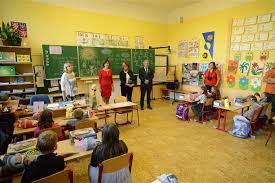 V očích prvňáčků je vidět radost smíšená s obavami, cože je bude ve škole čekat. Prvni Skolni Den Zs A Ms Skalice U Ceske Lipy