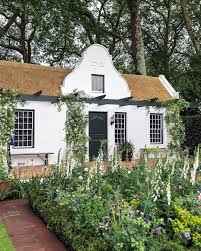 One Of My Favourite Gardens At Chelsea Flower Show Yesterday A Traditional Cape Dutch Homestead From South Africa With Cottage Garden Dutch Gardens Dutch House