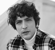 9 ağustos 1986 yılında tunceli'de doğmuştur. Mucize Doktor Un Yildizi Taner Olmez Ici Dolu Temeli Saglam Isler Yapmak Istiyorum