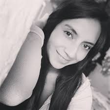 Hijo" Autor: Ariel Andrés Almada Ilustraciones: Sonja Wimmer Editorial:  Cuento de Luz Edad: 2+ Anoche tuve un sueño. Un sueño en el que llegabas a  nuestro hogar con los ojitos apenas abiertos