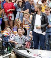 Daarnaast legt ellemieke uit dat ze er alles aan doen om het zo soepel mogelijk te laten verlopen voor hun twee kinderen, noah en zenna. Reni Van Maren