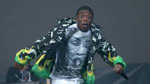 A stage dive at the miami hip hop festival rolling loud took a turn for the worse for lil uzi vert when fans grabbed a piece of the musician's jewelry—not a . Lil Uzi Vert Der Rapper Luftet Das Geheimnis Hinter Seinem 24 Millionen Dollar Diamanten In Der Stirn Gq Germany