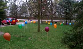 Yard decorations for 40th birthday. 40 Balloons In Front Yard 40th Birthday Decorations Surprise Party 40th Birthday Decorations Diy Birthday Decorations Outdoor Birthday Decorations