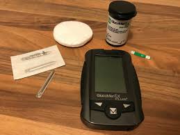 Der hba1c wert besagt lediglich, wie der blutzucker im mittel über die letzten 6 bis 8 wochen gelegen hat. Blutzucker Messen Bei Der Katze Mit Anleitung Video Revvet De