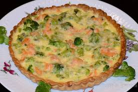 Un guscio di pasta briseè racchiude un morbido ripieno di salmone affumicato e formaggi freschi. Quiche Con Salmone E Broccoletti Vittoria Ai Fornelli