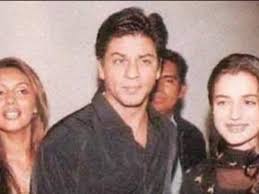 Ameesha Patel Posts Throwback Photo With 'Charming' Shah Rukh Khan And  'Gracious' Gauri; Check Here