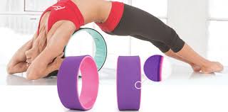 Erhalte zugriff auf yoga, barre, pilates und vieles mehr. Best Gift Guide For Yoga Lovers Holiday Party Gift Exchange Ideas Partyideapros Com