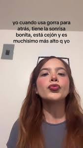 Morro Barbón Alto Y Con Gorra