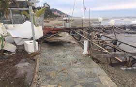 Tutti i b&b vicino a bagni ponterosso (diano marina) ai migliori prezzi. Nel Golfo Dianese Si Contano I Danni Dell Inconsueta E Particolare Mareggiata Le Immagini Di Guerino De Marco Dei Bagni Ponterosso Oggi Cronaca