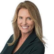 Renee Ewell's Instagram, Twitter & Facebook