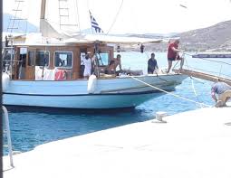 Η έκτασή της είναι 151 τετραγωνικά χιλιόμετρα. Mhlos Ayto Einai To Skafos Poy Kanoyn Diakopes O Gianhs Baroyfakhs Kai H Danah Stratoy Pics