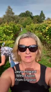 Just call me a wine reporter too 🍇