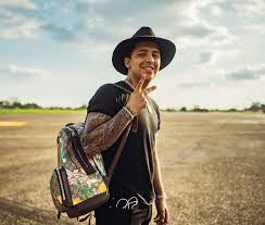 Pin De Angelita En Christian Nodal Youtubers Famosos Cantantes Famosos Chicos Guapos