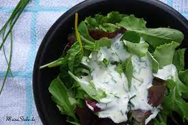 1 eigelb 100 ml weißer balsamicoessig 50 ml olivenöl 50 ml wasser 50 ml hühnerbrühe saft einer halben zitrone 2 tl scharfer senf 2 tl zucker 1 tl sahne abmildern. Milden Salatdressing Mit Schmand Den Mogen Auch Kinder Meine Stube Welche Eltern Kennen Dass Nicht Imme Kopfsalat Rezept Salatdressing Gruner Salat Dressing