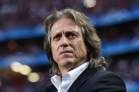 Jorge Jesus, coach of Benfica looks on during the UEFA Champions League Quarter Final first leg match between Benfica and ... - Jorge%2BJesus%2BSL%2BBenfica%2Bv%2BChelsea%2BUEFA%2BChampions%2BqhXK2PkJUYwl