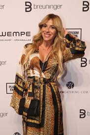 Etwa die frage, ob gülcan kamps und ihr liebster gerne eigene kinder haben möchten. Babyplane Gulcan Kamps Sieht Sich Schon Als Mama Promiflash De