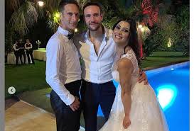 E' tra gli ultimi entrati nella casa del gf vip e come spesso accade ai concorrenti. Andrea Zenga E Alessandra Insieme Dopo Temptation Al Matrimonio Di Jacopo Ultime Notizie Flash
