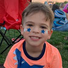 Ken and I stopped by WiggleButt Hut Hyde Park today. Lori Franke Deters