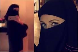 وكانت بدور البراهيم قد استطاعت أن تعود بقوة إلى السوشال ميديا، بعد انقطاعها لشهور بسبب عدم رغبه زوجها السابق في تواجدها على شتى المواقع، حيث إنها منذ عزيزتي أنا وياها بدور البراهيم براند. ØµÙˆØ± Ù…Ø«ÙŠØ±Ø© Ù„Ù„Ø¬Ø¯Ù„ Ù†Ø¬Ù…Ø§Øª Ø¸Ù‡Ø±Ù† Ø¨Ø§Ù„Ù†Ù‚Ø§Ø¨ Ù…Ø¬Ù„Ø© Ø§Ù„Ø¬Ù…ÙŠÙ„Ø©
