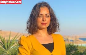 هبة مجدي بـ الأصفر في أحدث جلسة تصوير