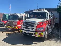 West kelowna fire crews are confirming the blaze that sparked on louie drive, friday morning, was a full alarm wildfire. West Kelowna Firefighters Challenged By Debris While Extinguishing Midnight Blaze Okanagan Globalnews Ca