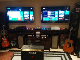 Gaming Desks Free To Play Mmorpg Guides Video Game Rooms Video Game Room Game Room Decor