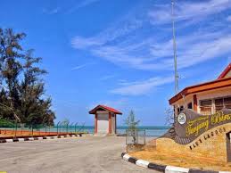 When we were there, the sun was just setting. Blue Lagoon Pantai Tanjung Biru Beach Port Dickson Travelmalaysia
