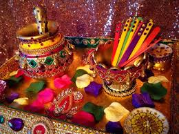An Oil And Mehndi Tray For The Mehndi Rasam Mehndi Decor Pakistani Mehndi Decor Mehndi Cake